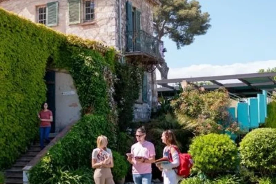 Die Schule — Antibes 3